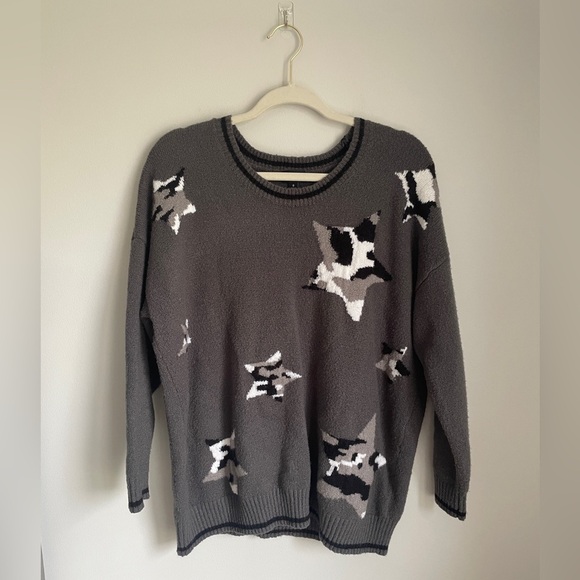 TORRID Grey Star Camo Print Knit Crewneck Sweater Women’s Size 0 Large - Picture 1 of 7